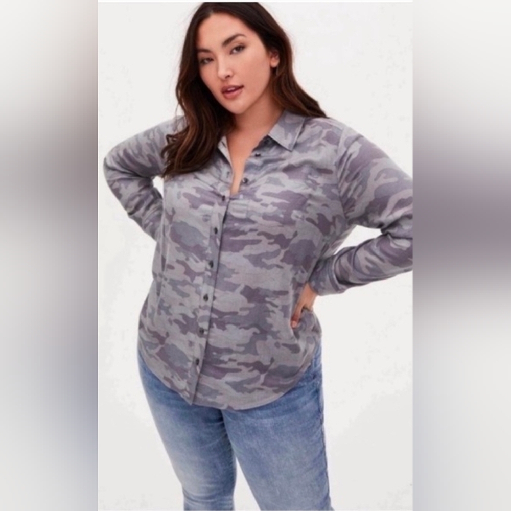 Torrid Relaxed Fit Brushed Rayon Gray Camo Button-Down Shirt